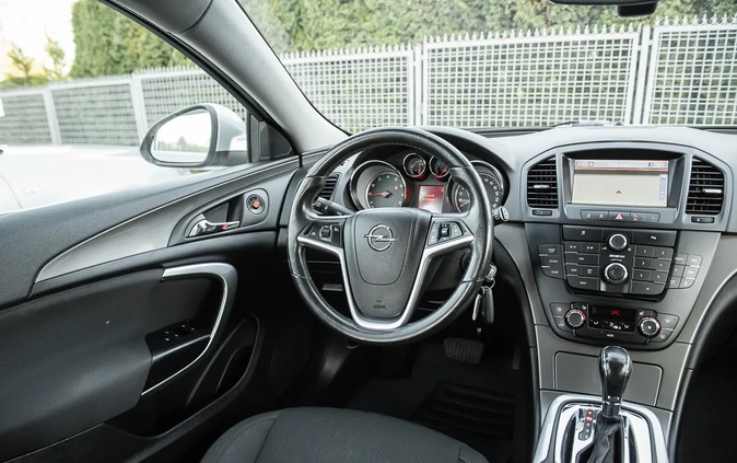 Opel Insignia cena 25900 przebieg: 198123, rok produkcji 2012 z Świdwin małe 277